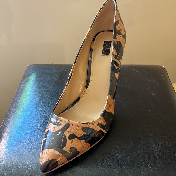 Camo Pump - Picture 3 of 3